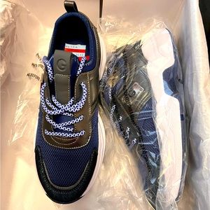 Brand new womens Guess sneakers size 7… blue